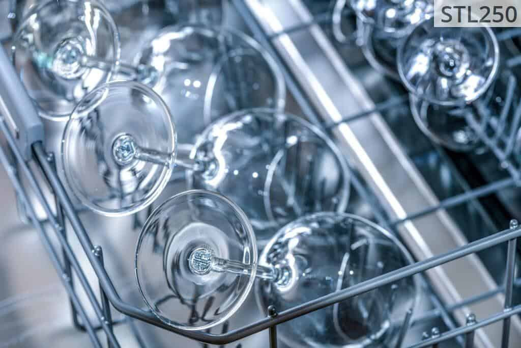 ¿Cómo conseguir friegaplatos y cocineros para mi hotel?